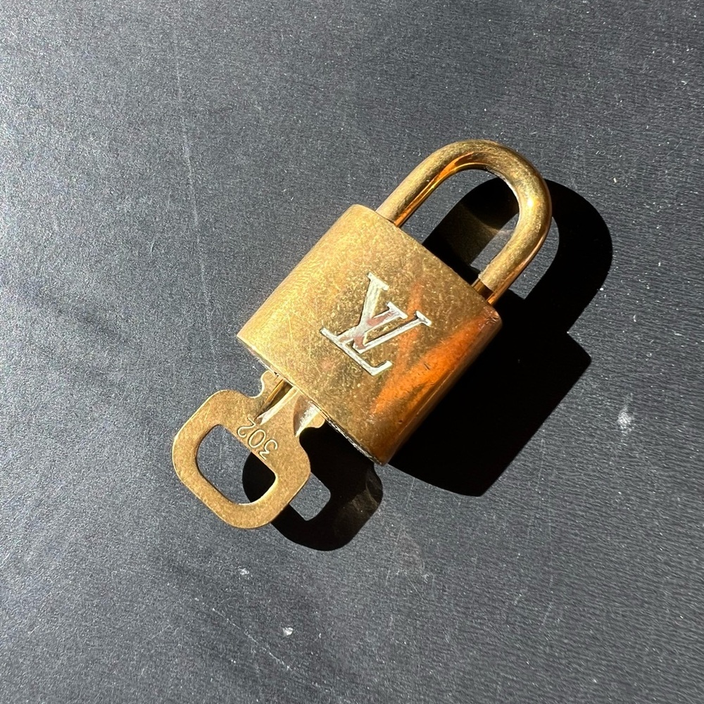🔐 Louis Vuitton Lock and Key 302